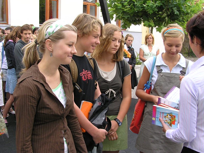 Shromáždění před školou 29.6.2007