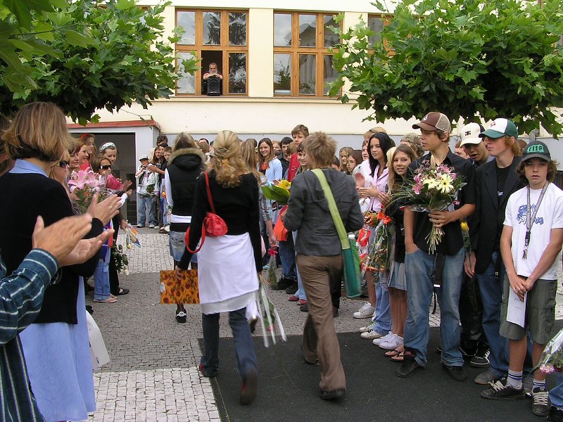 Shromáždění před školou 29.6.2007