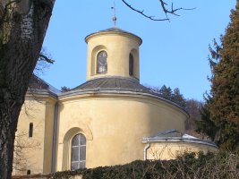 presbyterium kostela v Karlíku