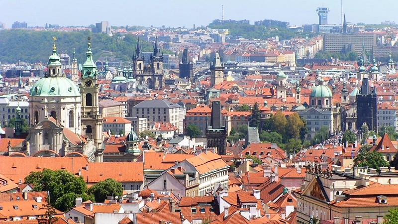 Praha širokoúhlá (16 : 9)