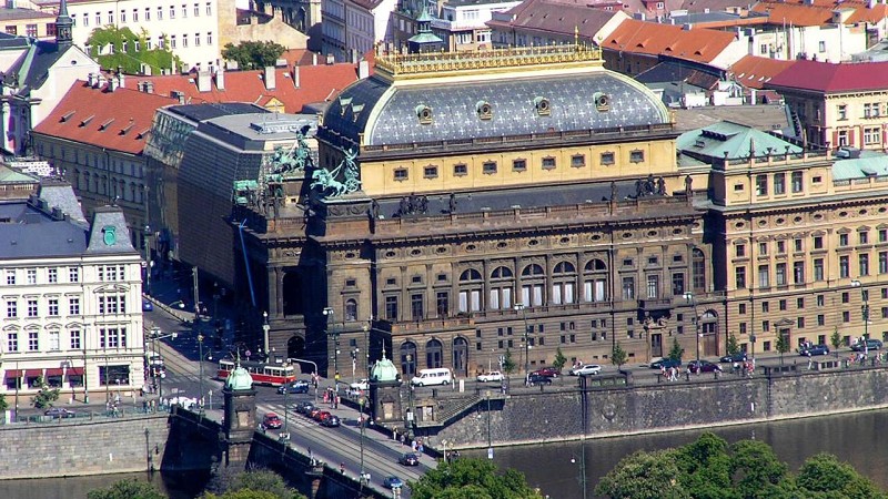 Praha širokoúhlá (16 : 9)