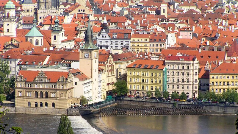 Praha širokoúhlá (16 : 9)